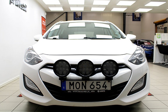 Hyundai i30 3 of 24