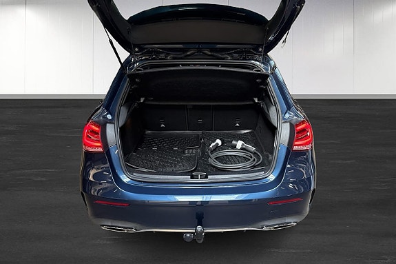 Mercedes-Benz A250 e 17 of 23