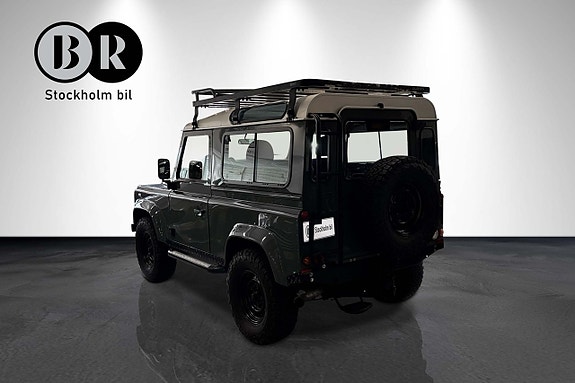 Land Rover Defender 90 2 of 10