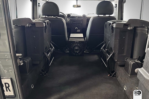 Land Rover Defender 90 10 of 10