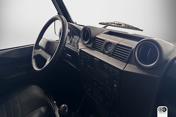 Land Rover Defender 90 6 of 10