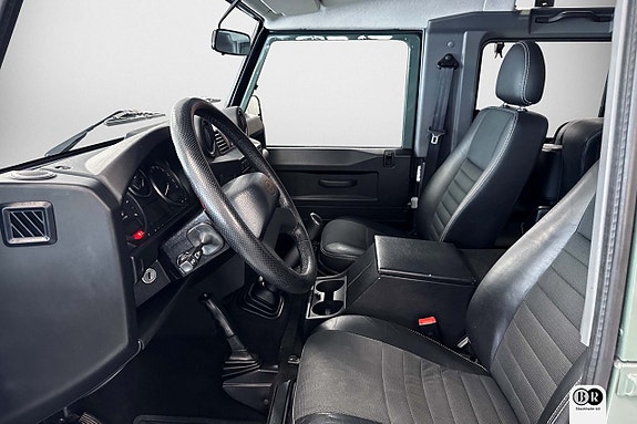 Land Rover Defender 90 8 of 10