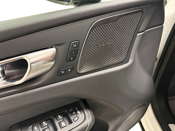 Volvo XC60 9 of 20