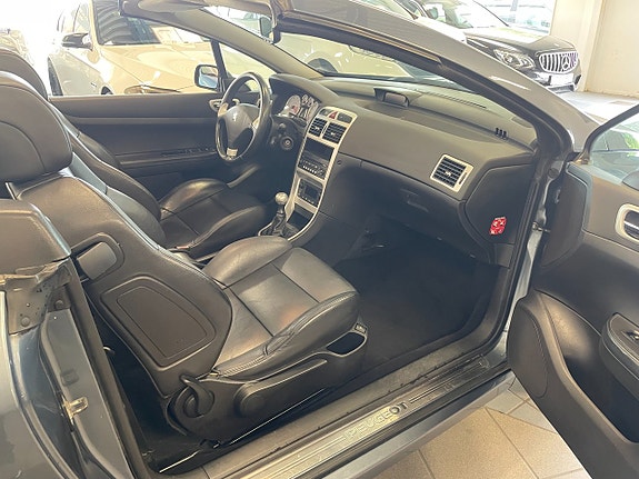 Peugeot 307 CC 13 of 15