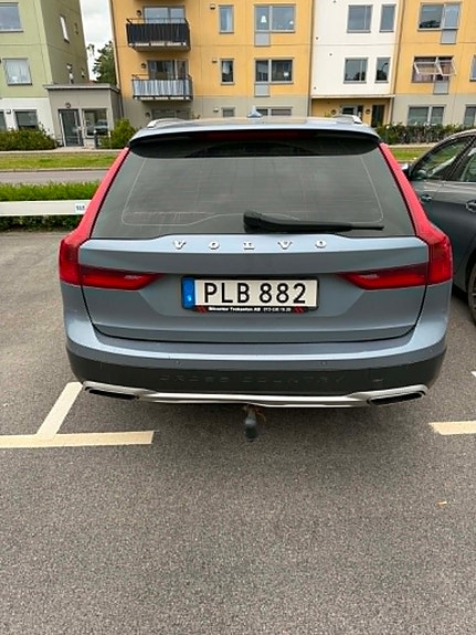 Volvo V90 Cross Country 2 of 8