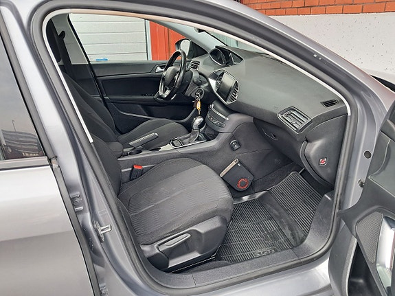 Peugeot 308 SW 13 of 20