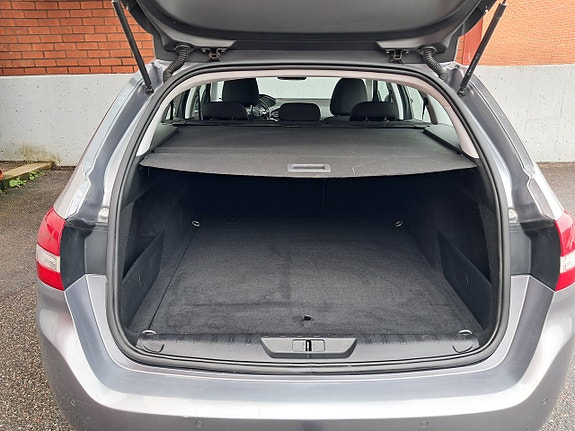 Peugeot 308 SW 15 of 20