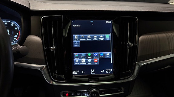 Volvo S90 24 of 30