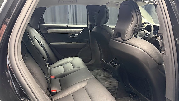 Volvo S90 10 of 30