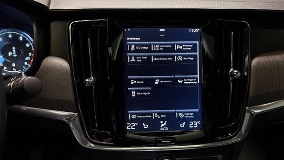 Volvo S90 25 of 30