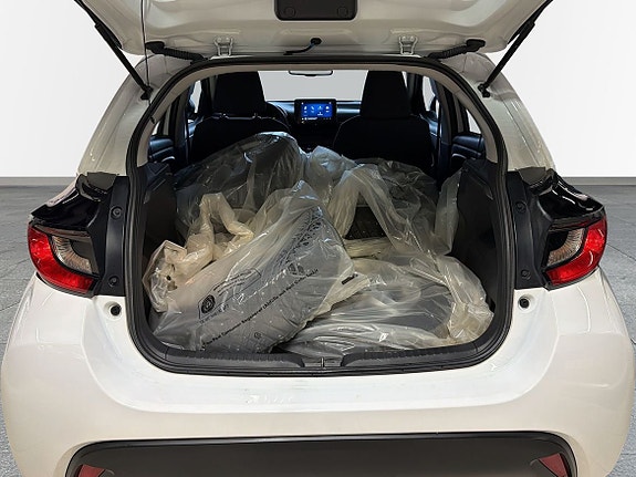 Toyota Yaris 10 of 12
