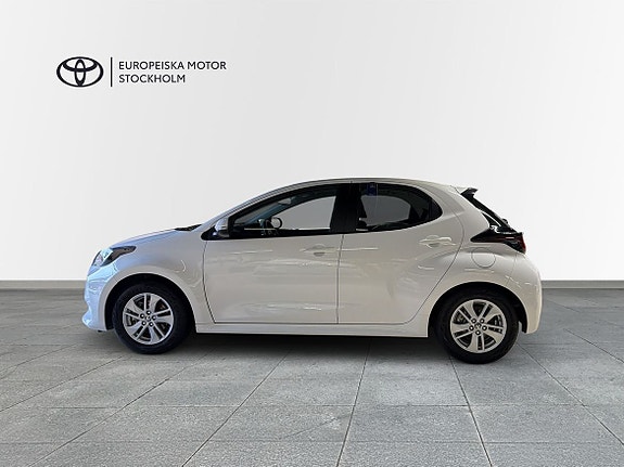 Toyota Yaris 3 of 12