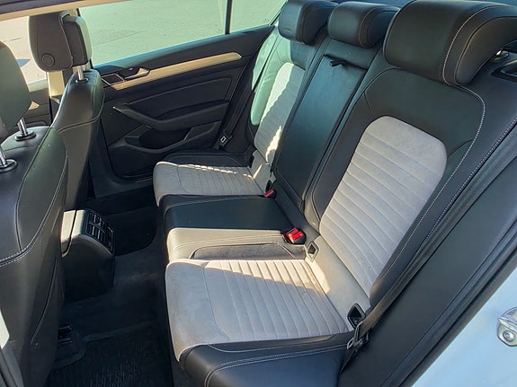 Volkswagen Passat 10 of 18