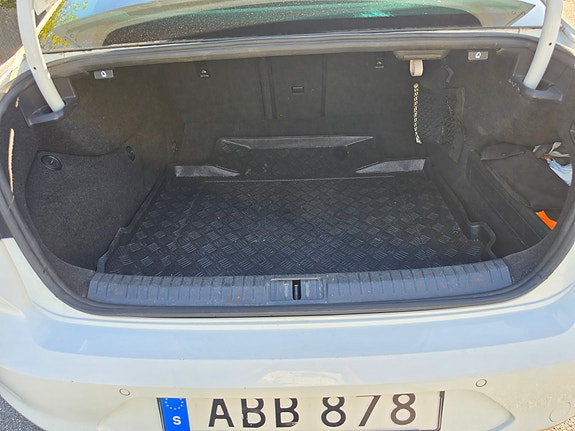 Volkswagen Passat 11 of 18