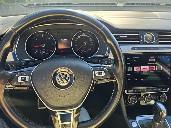 Volkswagen Passat 13 of 18