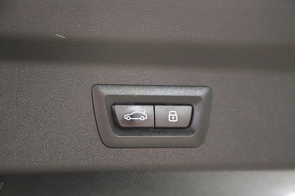 BMW iX2 11 of 18