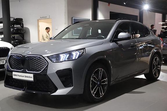 BMW iX2 3 of 18