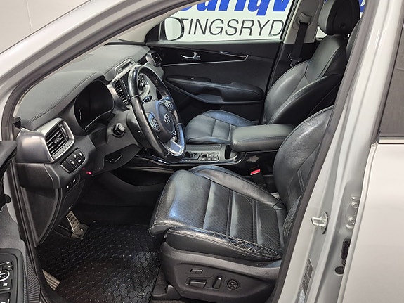 Kia Sorento 2 of 14