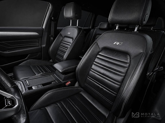 Volkswagen Passat 12 of 14