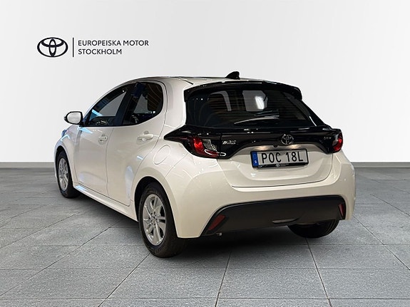 Toyota Yaris 2 of 13