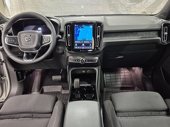 Volvo XC40 6 of 11