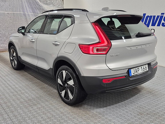 Volvo XC40 3 of 11