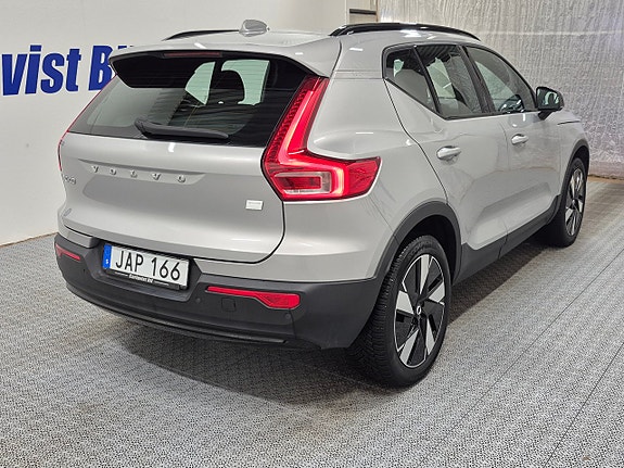 Volvo XC40 4 of 11