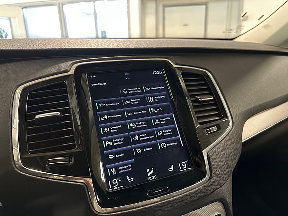 Volvo XC90 14 of 19