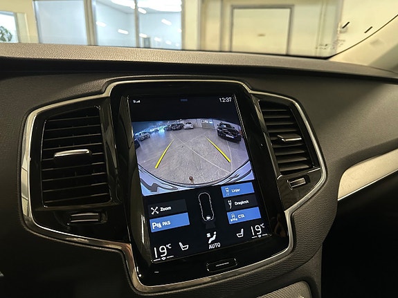 Volvo XC90 17 of 19