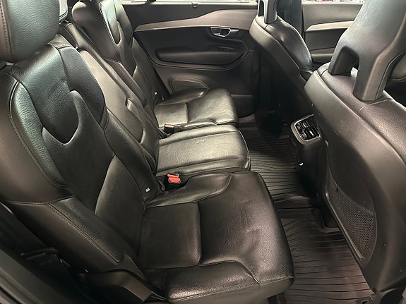 Volvo XC90 8 of 19