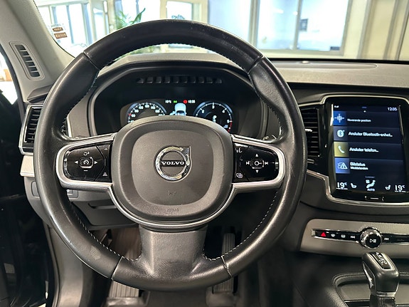 Volvo XC90 12 of 19