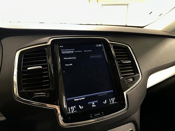 Volvo XC90 16 of 19