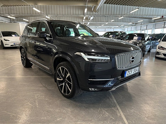 Volvo XC90 2 of 19