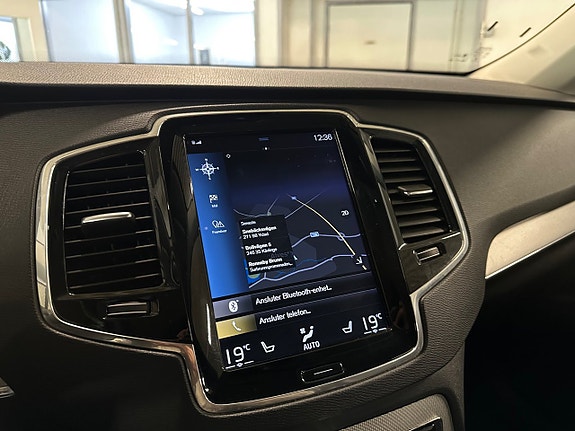Volvo XC90 13 of 19