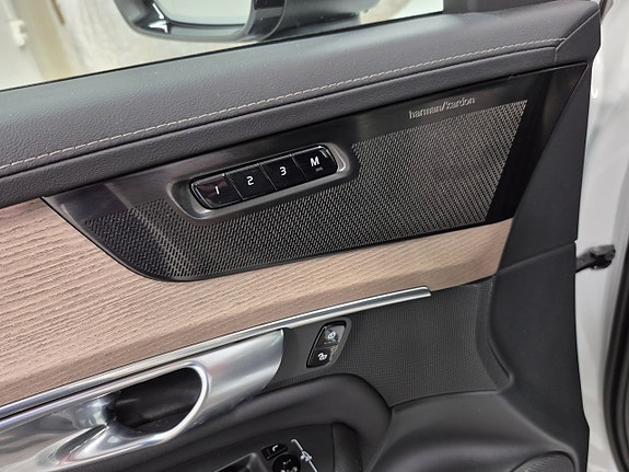 Volvo XC90 14 of 14