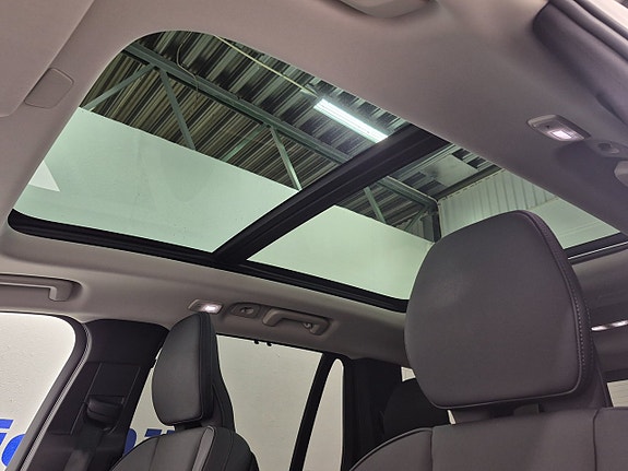 Volvo XC90 11 of 14