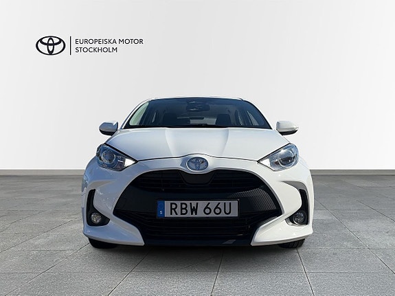 Toyota Yaris 5 of 9