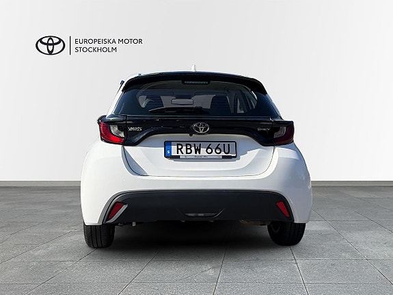 Toyota Yaris 4 of 9