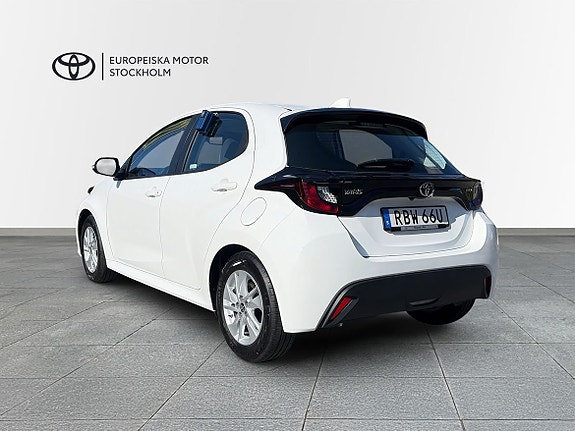 Toyota Yaris 2 of 9