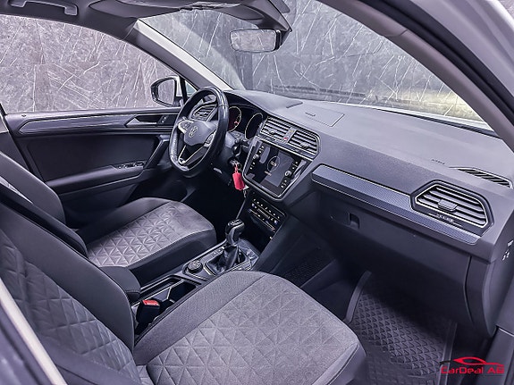 Volkswagen Tiguan 15 of 26