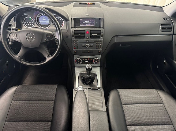 Mercedes-Benz C200 23 of 28