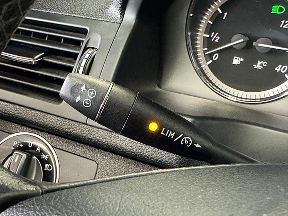 Mercedes-Benz C200 15 of 28
