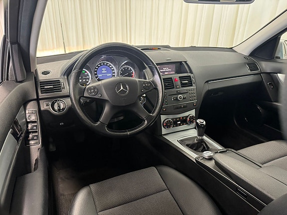 Mercedes-Benz C200 22 of 28