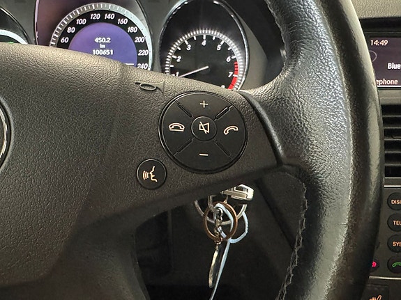 Mercedes-Benz C200 13 of 28