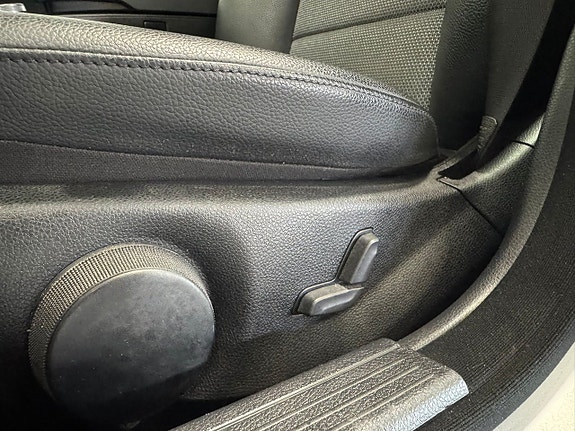 Mercedes-Benz C200 9 of 28