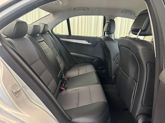 Mercedes-Benz C200 24 of 28