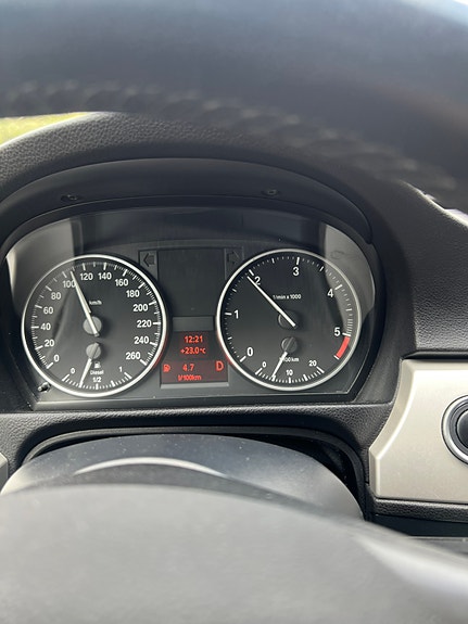 BMW 320d 2 of 9
