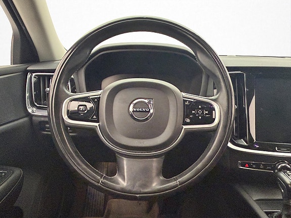 Volvo V60 11 of 30