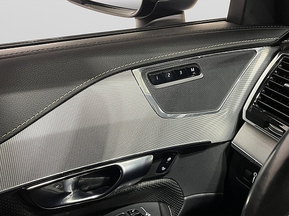 Volvo XC90 16 of 23