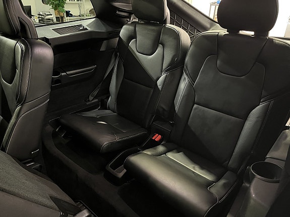 Volvo XC90 11 of 23